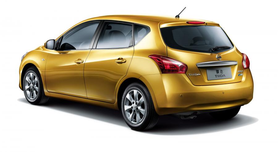  Nissan Tiida 2012 года  (фото 5 из 10)